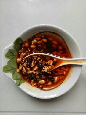 再加入花生碎调匀