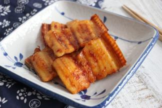 烤好的鳗鱼，香辣美味，鳗鱼肉质饱满，鲜香细腻。而且骨刺少，吃起来非常爽。