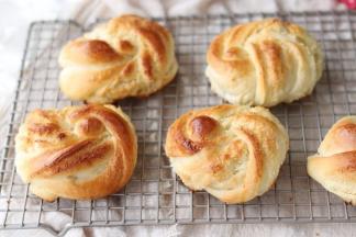 出炉放至冷却架，凉透。