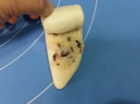 由上至下卷起。