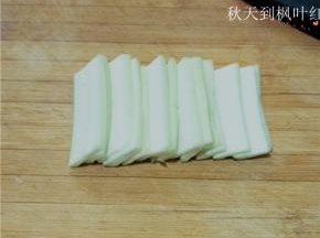 然后切成片，不要切大薄。