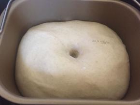 进行基础发酵，发酵到2倍大（手指戳洞不回缩即可）