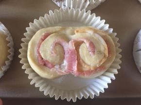翻一下成为图中样子，放入面包托
