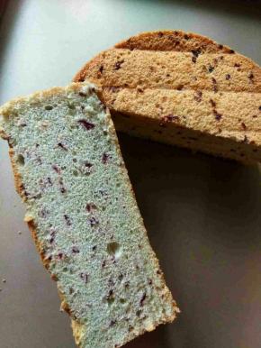 分次加入自熬的桑葚酱