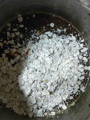 加入牛奶搅拌均匀