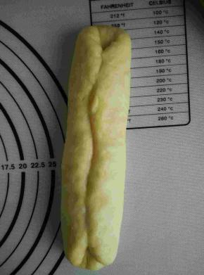 两侧卷起捏紧收口