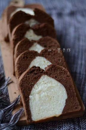 一份食物两种味道
蛋糕外酥内软
吐司也是浓郁的豆香味
值得一试哦