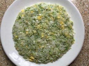 装入盘中稍微压一下