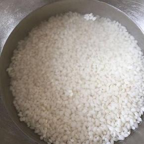 糯米用圆的，提前浸泡