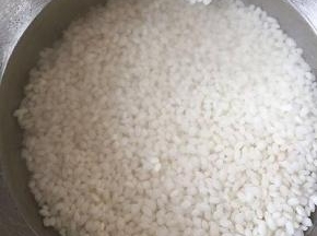 糯米用圆的，提前浸泡