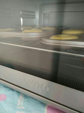 挤满模具，送人烤箱