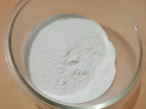 称量100克的雪媚娘预拌粉