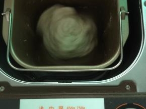 2. 启动面包机，普通和面程序15分钟