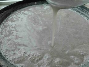 转小火继续搅拌熬15分钟～20分钟