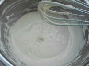 同样搅拌均匀，成细腻糊糊，室温静置30分钟