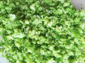 西蓝花的花朵切碎