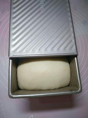 发酵至8分满，刷蛋液或牛奶都可以