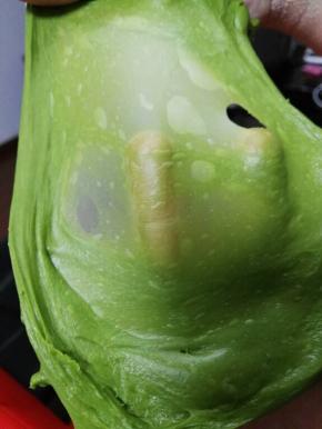 两个和面程序后拉出手套膜。