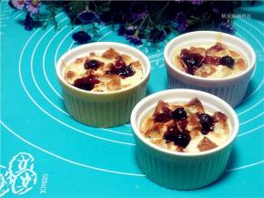 放入预热180度的烤箱内，烘焙30分钟即可出炉。