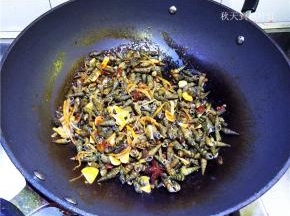 翻炒均匀即可关火。