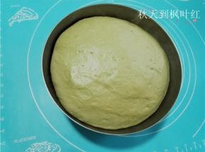 面团发酵至2.5倍。