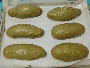 全部整形好后，排入烤盘，进行二发。