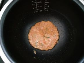 7.电饭煲刷油 蛋糕功能 舀一勺面糊放入电饭煲内