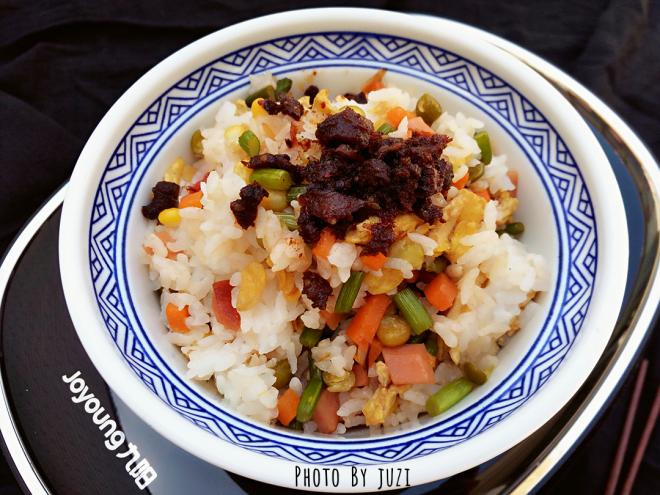 杂蔬火腿香菇饭