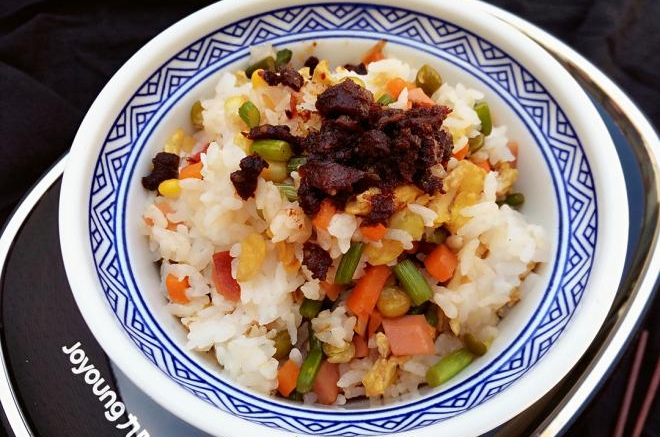 杂蔬火腿香菇饭