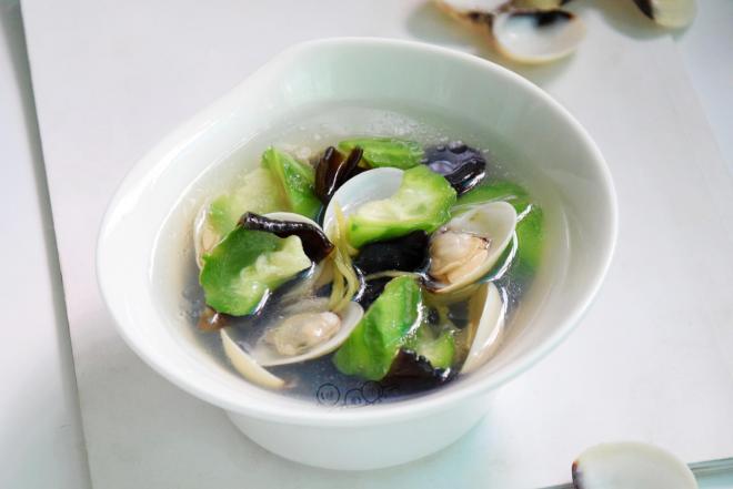 丝瓜木耳浸白贝