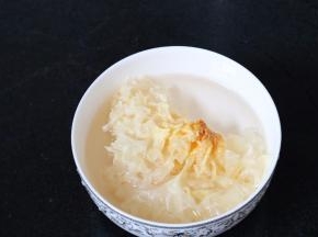 银耳泡发洗净