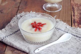 研磨成细腻的糊糊后就可以给宝宝吃了