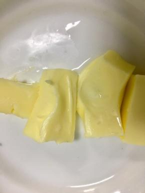 黄油室温软化至用手指可以戳成一个洞