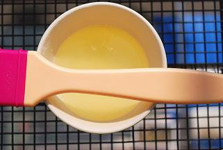 刷蛋糕的糖浆就完成了