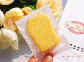 再套上个小袋子，是不是更加的干净卫生，方便携带呢，如果想送人，可以再包装一下放入盒中，作为手作礼物，非常的漂亮呢···
