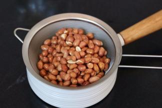 4.炸至金黄后 过滤出来油