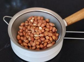 4.炸至金黄后 过滤出来油