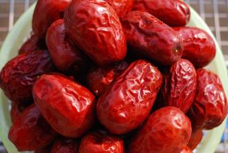 把干红枣清洗干净