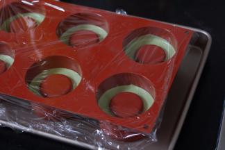 8.盖上保鲜膜冷藏2小时以上