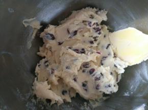 7.放入饼干模具内 冷冻2小时