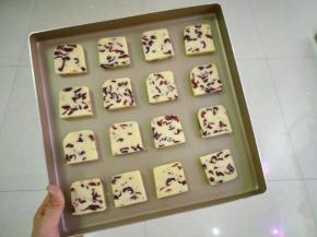 9.放入预热好的烤箱内 170度 上下火20分钟