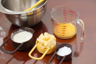 1.准备好所有材料，黄油提前室温软化好