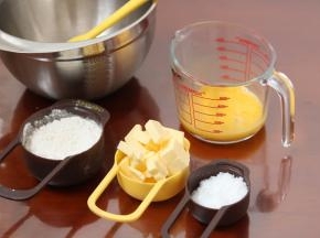 1.准备好所有材料，黄油提前室温软化好