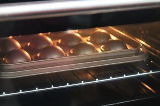 7.放入预热好的烤箱内180度15分钟左右 出炉脱模放凉