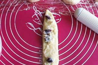 放入之前准备好的馅料