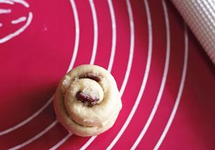 捏紧收口（一定要捏紧，否则后期发酵会开的）