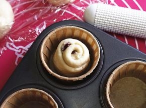 放入小纸托中