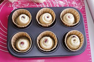 依次做好全部，放入模具中