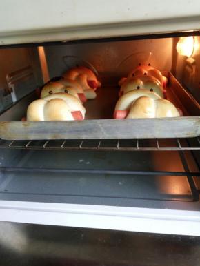 烤箱中层，180°烤20分钟，表面上色马上盖锡纸，以免颜色过深。