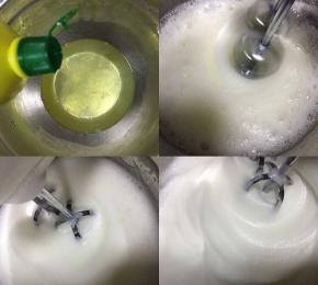 蛋清内滴入柠檬汁，电动打蛋器低速打发至有粗泡，加入1/3的细砂糖，中高速打发至泡沫细腻，再加入1/3的细砂糖，继续打发至纹路清晰，倒入剩下的细砂糖
